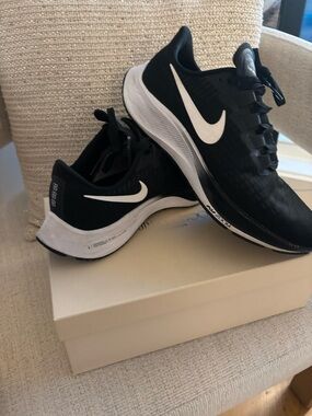 Nike Black and White Men's Running Trainers